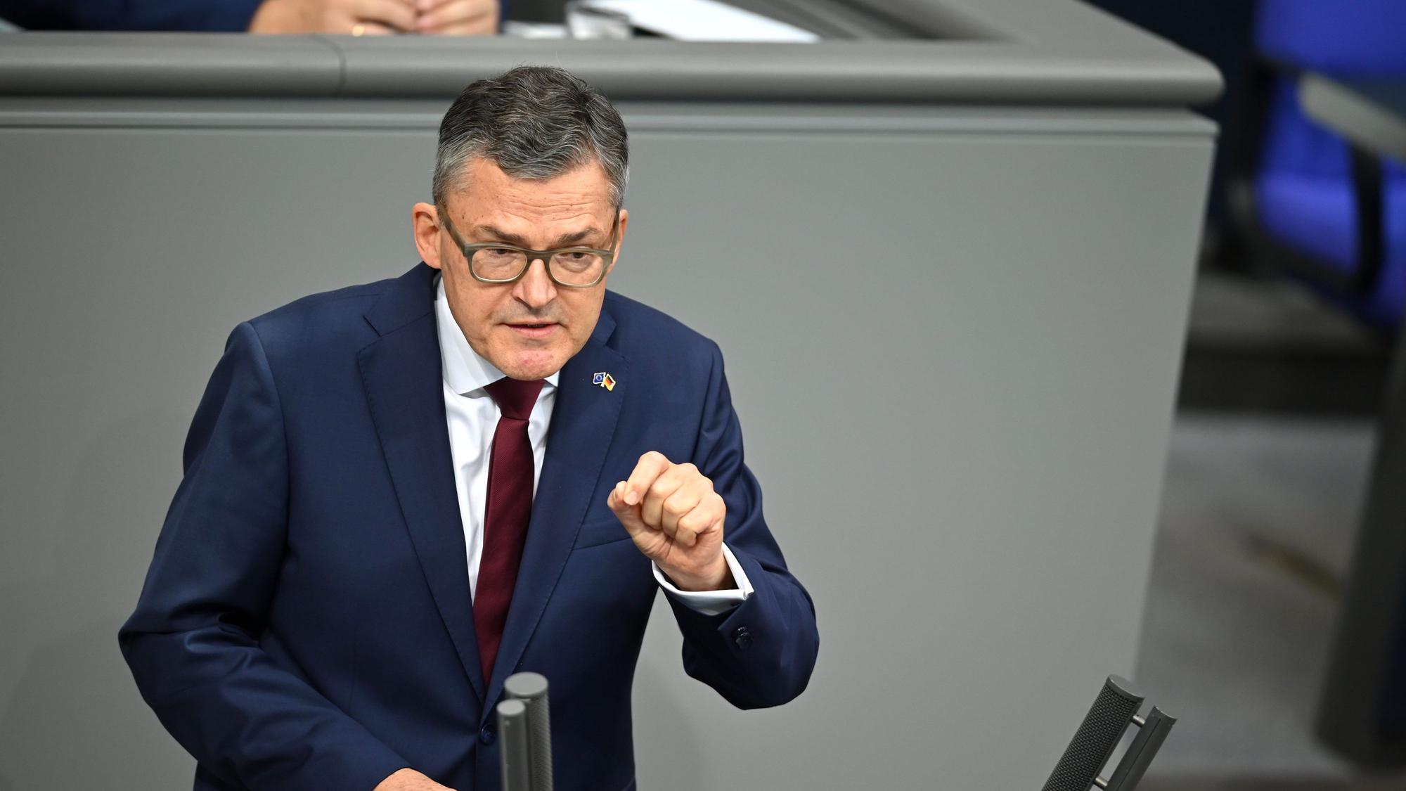 Roderich Kiesewetter (CDU) spricht in der Plenarsitzung im Deutschen Bundestag. Foto: Rabea Gruber/dpa