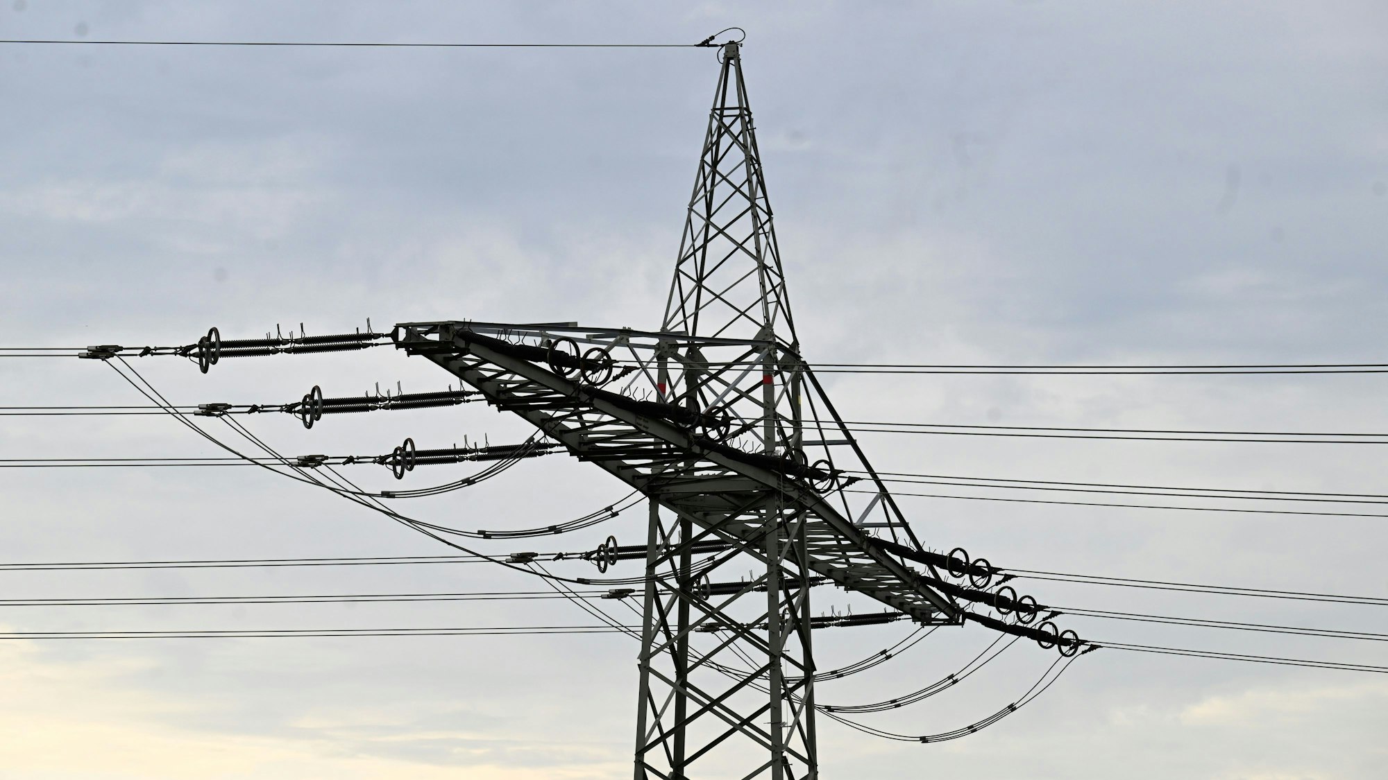 Ein Hochspannungsmast