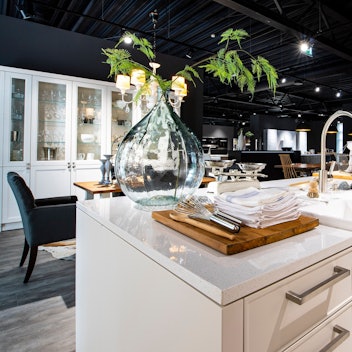 Eine Küche im Ausstellungsraum der Warendorf Küchenfabrik GmbH