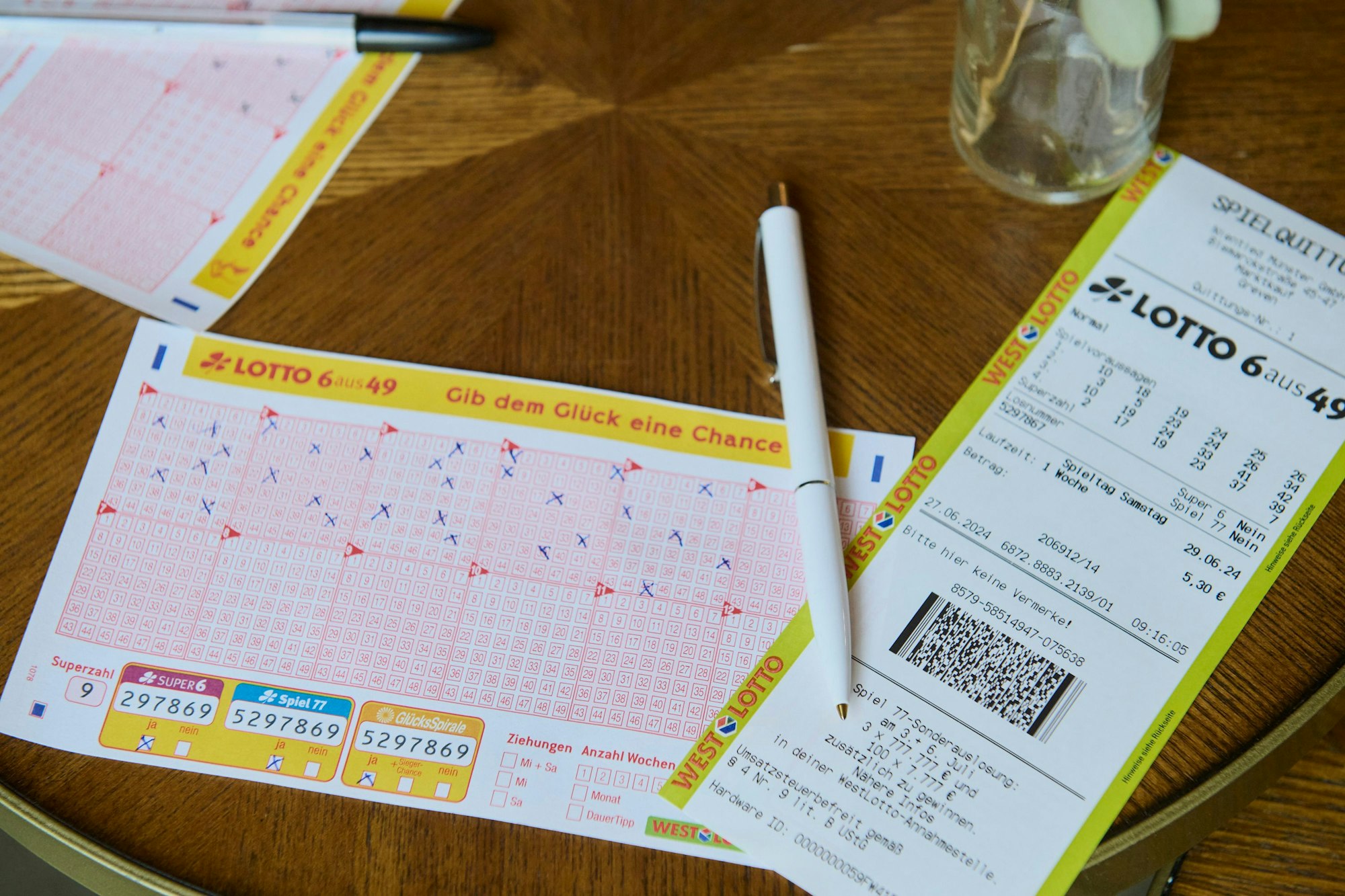 Der erste WestLotto-Millionär 2025 steht fest: Ein Tipper aus Nordrhein-Westfalen konnte am Samstag (4. Januar) die zweite Gewinnklasse von LOTTO 6aus49 treffen und ist jetzt um rund 2,3 Millionen Euro reicher.