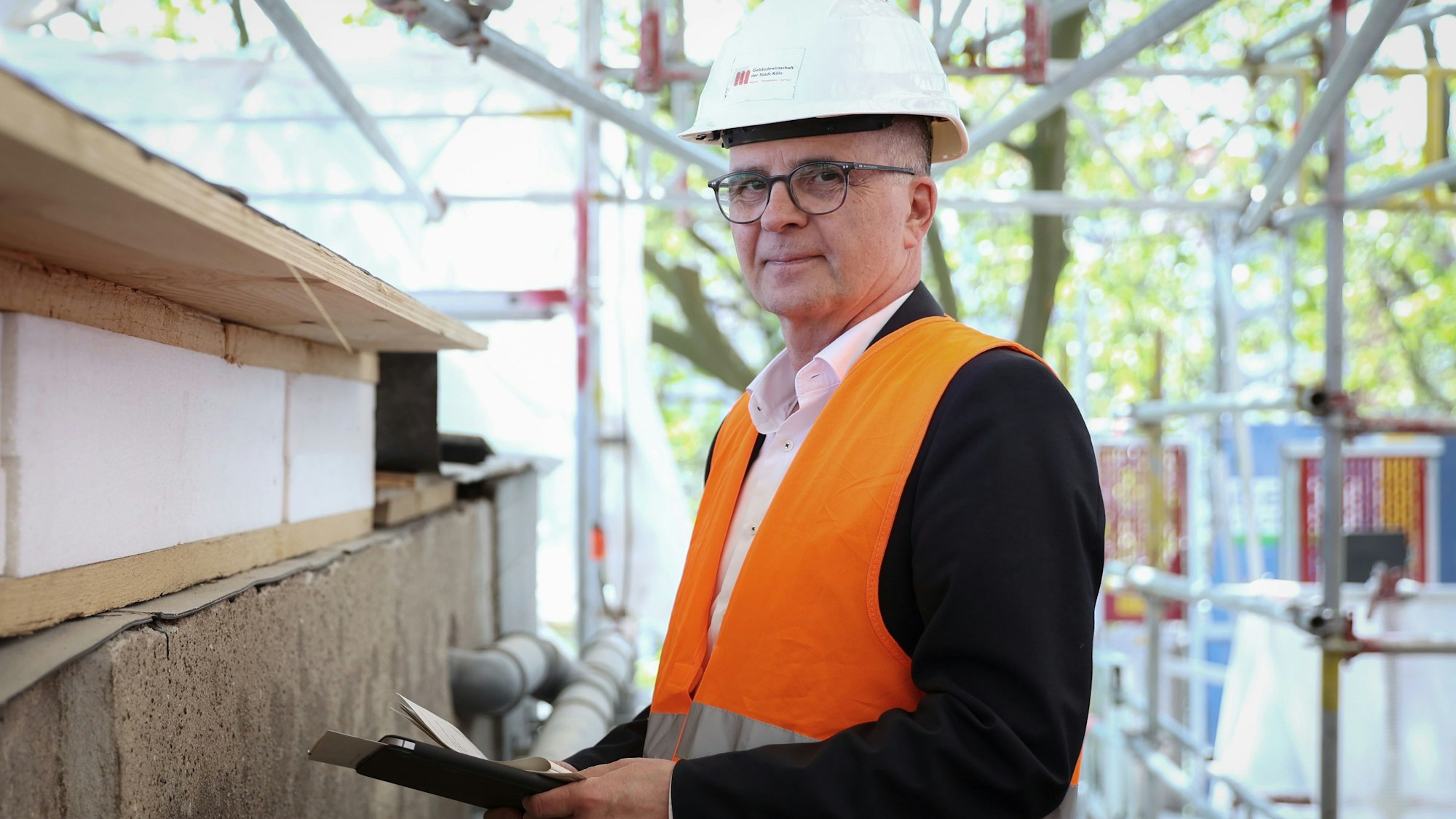 Markus Greitemann auf einer Baustelle.