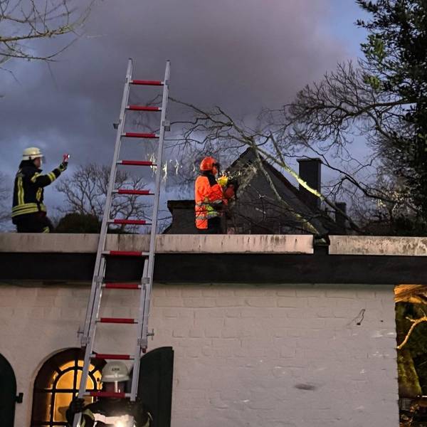 Die Feuerwehr war in etlichen Städten, wie hier in Erkrath, im Dauereinsatz.