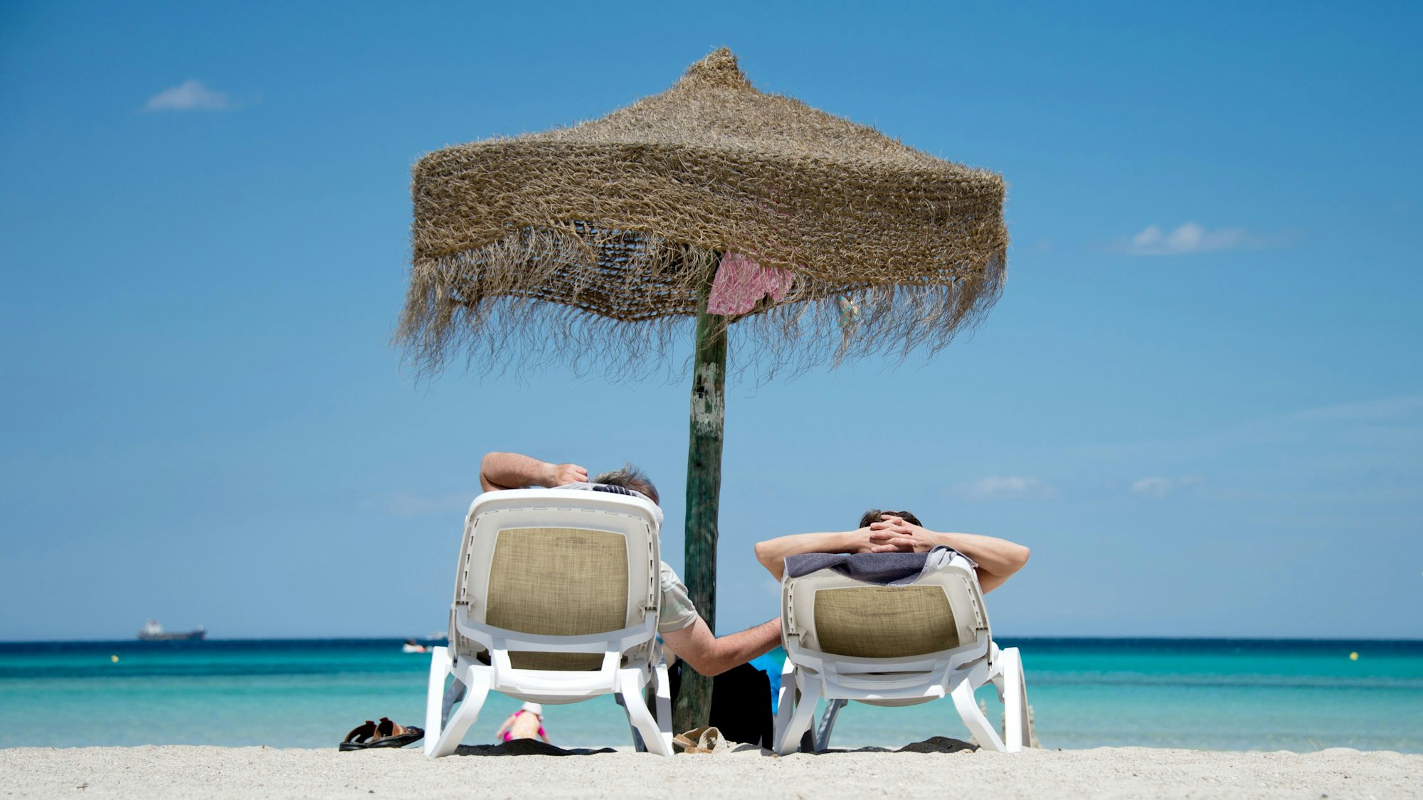 Auf ihren Jahresurlaub freuen sich viele Deutsche das ganze Jahr. Betrüger nutzen das aus, die Polizei rät bei der Buchung zu Vorsicht (Symbolbild)