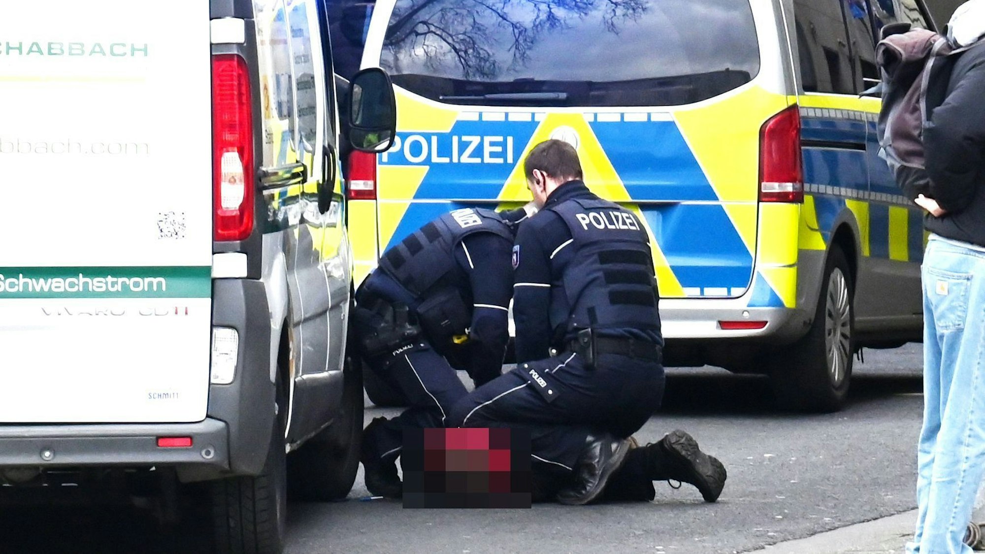 Der Mann wurde von der Polizei nach dem Taser-Einsatz festgenommen.