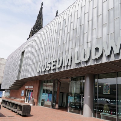 Blick auf den Hintereingang des Museums Ludwig.
