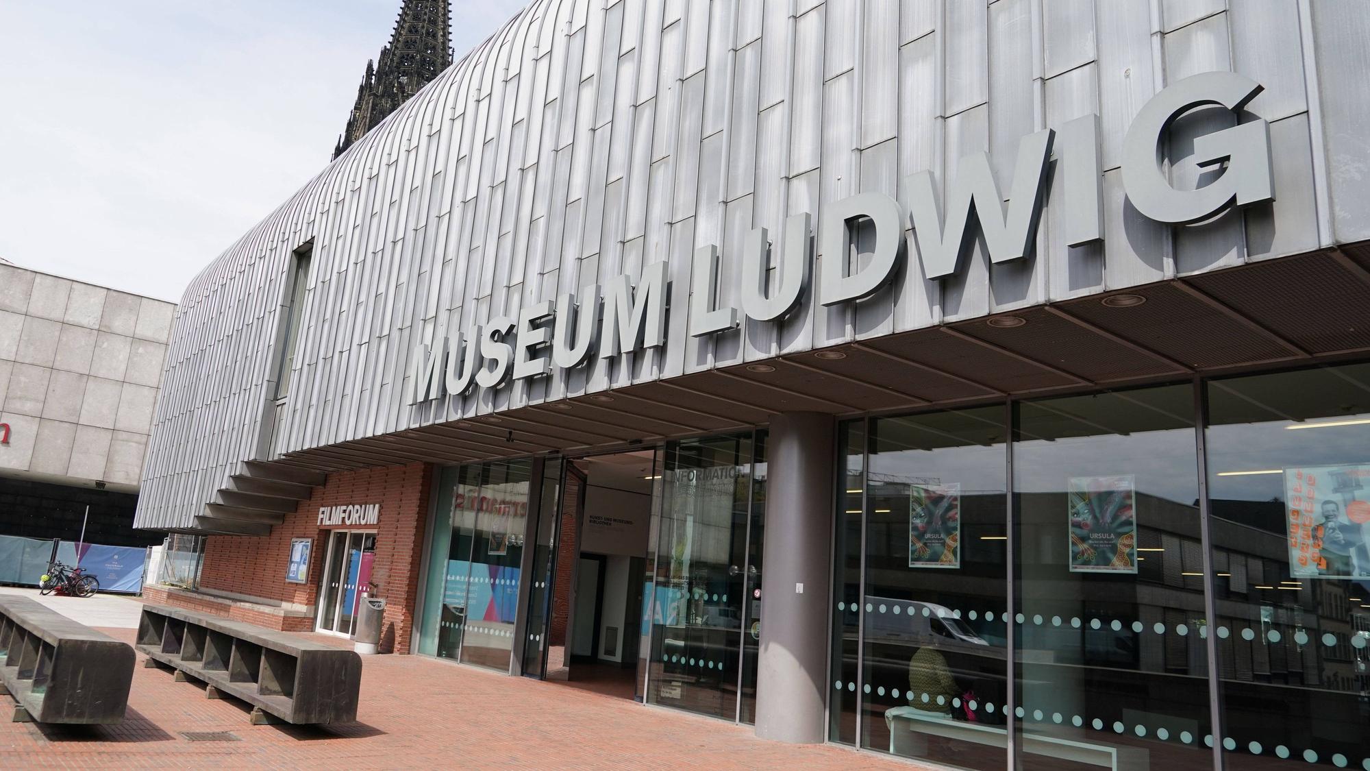 Das Kölner Museum Ludwig mit Schriftzug über dem Eingang