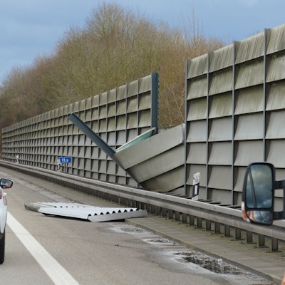Anfang Januar waren Teile der Lärmschutzwand auf den Standstreifen der A560 bei Hennef gekippt.