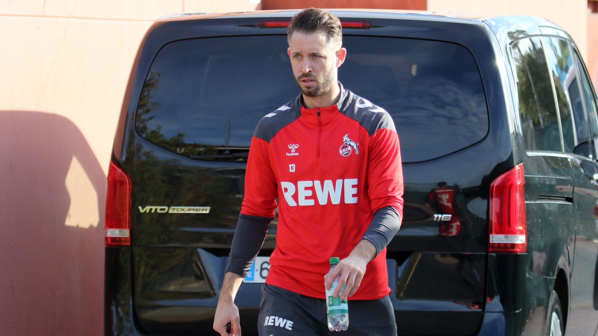 Marc Uth trainierte in Estepona nur 15 Minuten mit der Mannschaft, dann spürte der Regisseur einen Stich in der Wade.
