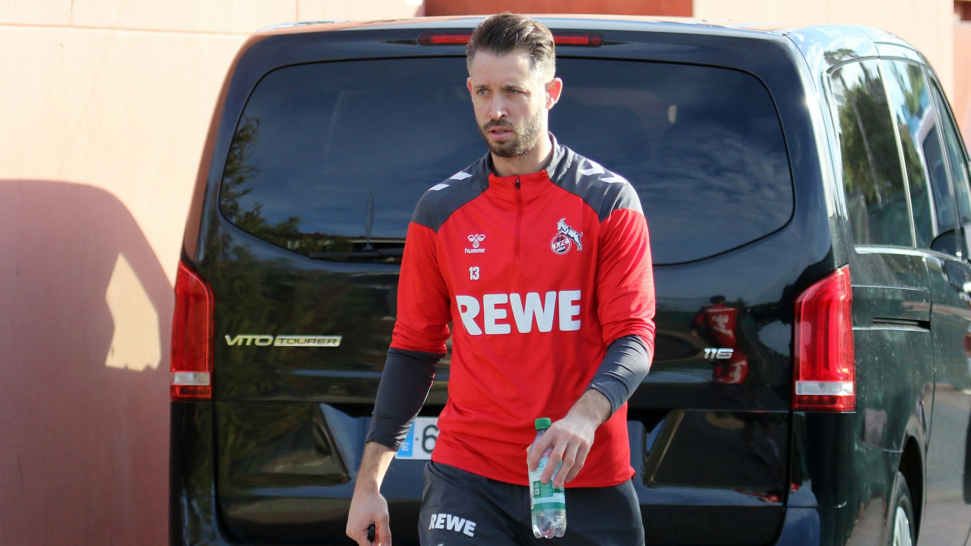 Marc Uth trainierte in Estepona nur 15 Minuten mit der Mannschaft, dann spürte der Regisseur einen Stich in der Wade.