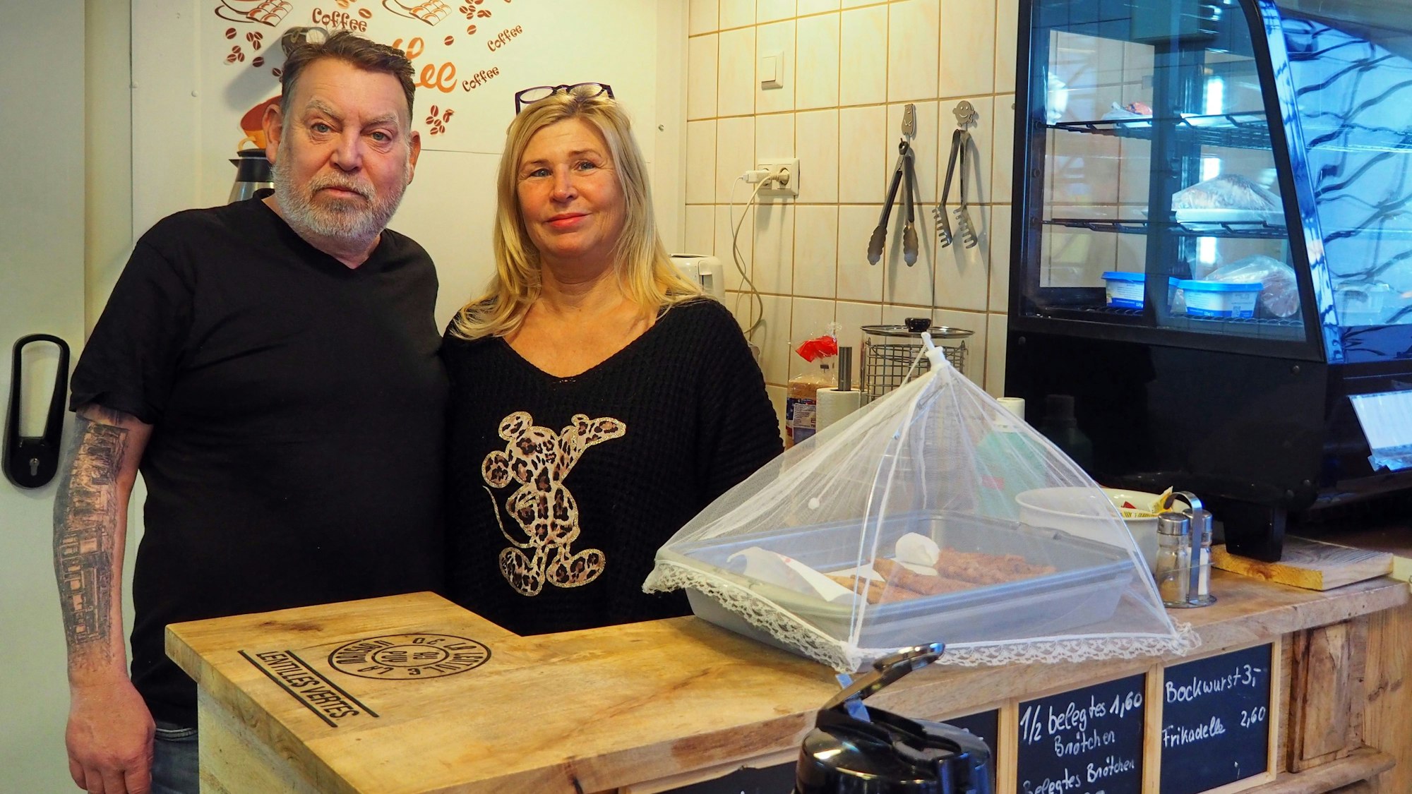 Nick und Marita Montarulo wollen ihren Kiosk am Höninger Weg in Zollstock verkaufen.