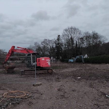 Baustelle: Hinter dem Weißen Haus will ein Investor ein Gebäude mit 15 Eigentumswohnungen errichten.
Lohmar Donrath Wohnungsbau
