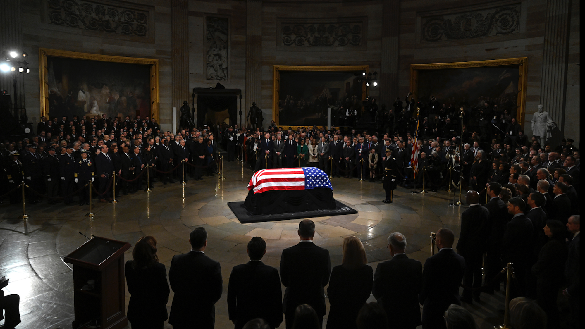 Der mit einer Flagge bedeckte Sarg des ehemaligen US-Präsidenten Jimmy Carter liegt während einer Zeremonie im Kapitol. Carter starb am 29. Dezember im Alter von 100 Jahren.