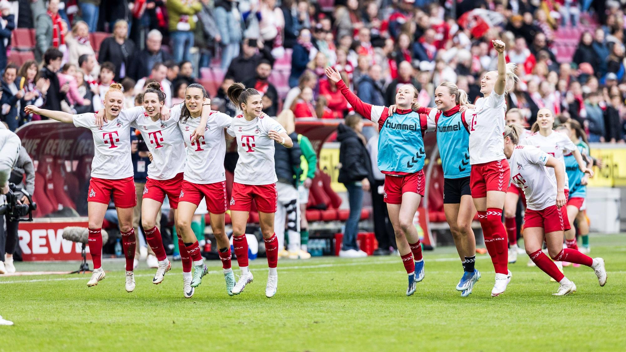 GOOGLE PIXEL Frauen Bundesliga: 1. FC Köln - SV Werder Bremen 10.03.2024 Glückliche Gesichter nach dem Sieg: Laura Vogt 1. FC Köln, 8, Sara Agrez 1. FC Köln, 4, Natalia Padilla-Bidas 1. FC Köln, 22, Martyna Wiankowska 1. FC Köln, 26 Carlotta Imping 1. FC Köln, 14, Josefine Osigus 1. FC Köln, 24, Meike Messmer 1. FC Köln, 20 GOOGLE PIXEL Frauen Bundesliga: 1. FC Köln - SV Werder Bremen, Köln, RheinEnergieStadion am 10.03.2024 DFB REGULATIONS PROHIBIT ANY USE OF PHOTOGRAPHS AS IMAGE SEQUENCES AND/OR QUASI-VIDEO. *** GOOGLE PIXEL Womens Bundesliga 1 FC Köln SV Werder Bremen 10 03 2024 Happy faces after the win Laura Vogt 1 FC Köln, 8 , Sara Agrez 1 FC Köln, 4 , Natalia Padilla Bidas 1 FC Köln, 22 , Martyna Wiankowska 1 FC Köln, 26 Carlotta Imping 1 FC Köln, 14 , Josefine Osigus 1 FC Köln, 24 , Meike Messmer 1 FC Köln, 20 GOOGLE PIXEL Frauen Bundesliga 1 FC Köln SV Werder Bremen, Köln, RheinEnergieStadion am 10 03 2024 DFB REGULATIONS PROHIBIT ANY USE OF PHOTOGRAPHS AS IMAGE SEQUENCES AND OR QUASI VIDEO Copyright: xBEAUTIFULxSPORTS/Wunderlx