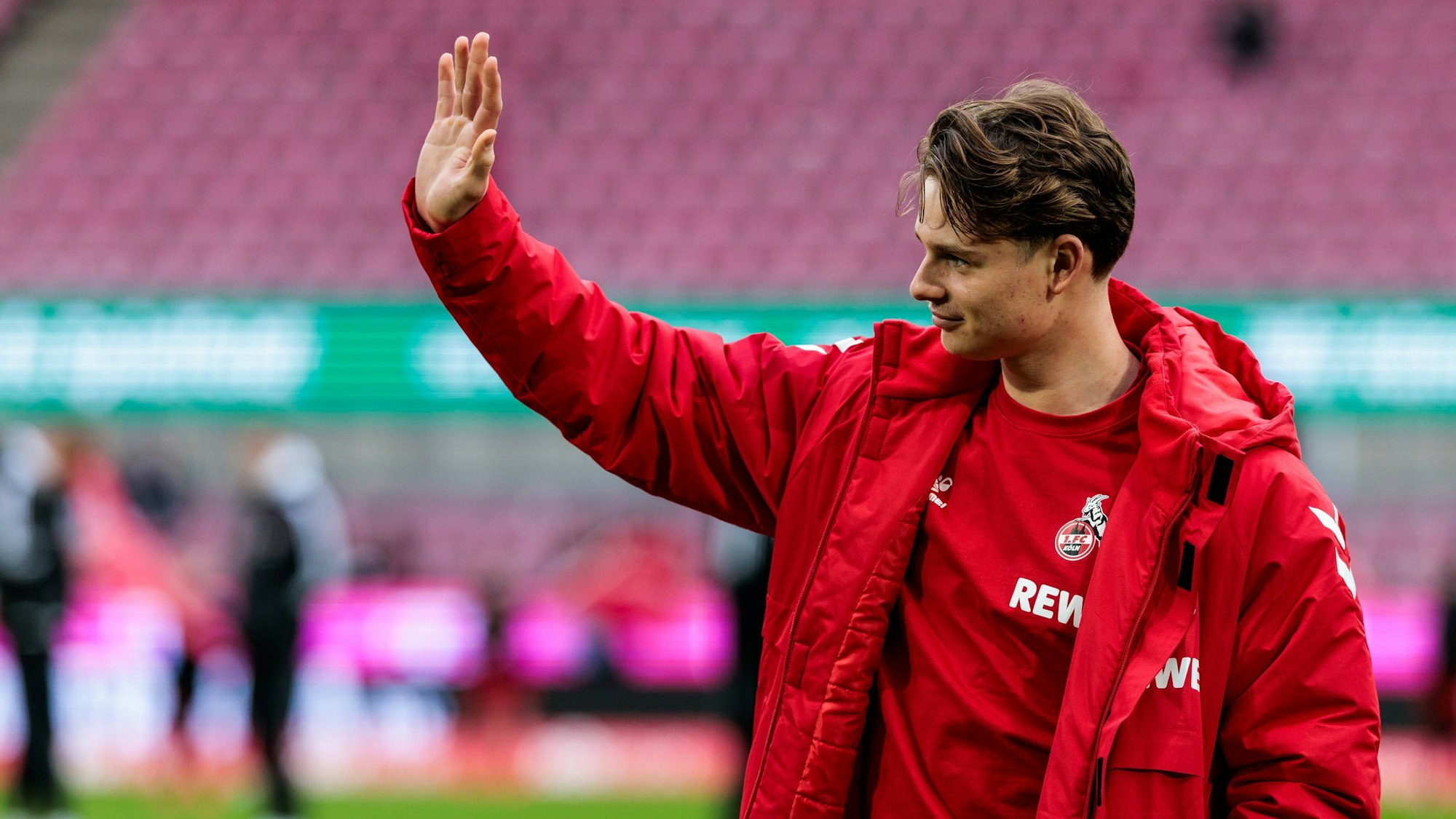 Jonas Urbig hat nach zehn Spielen und 20 Gegentoren seinen Platz im Kölner Tor verloren.
