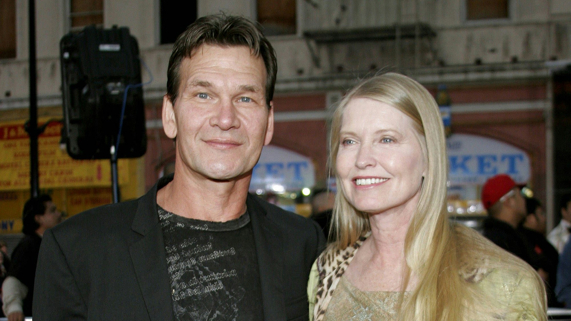 Patrick Swayze und seine Ehefrau Lisa Niemi bei einer Filmpremiere.