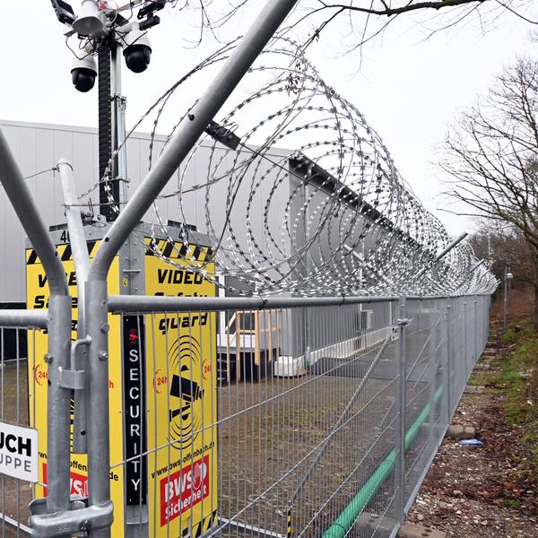 Im Schatten des eigentlichen Kölner Justizzentrums entstand diese Nebenstelle in Leichtbauweise.