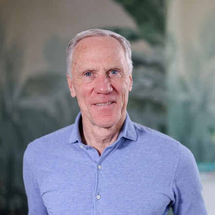 24.01.2024, Köln: MAGAZIN - Professor Dr. Ingo Froböse zeigt fünf einfache Übungen ohne Equipment für den ganzen Körper. Foto: Thilo Schmülgen