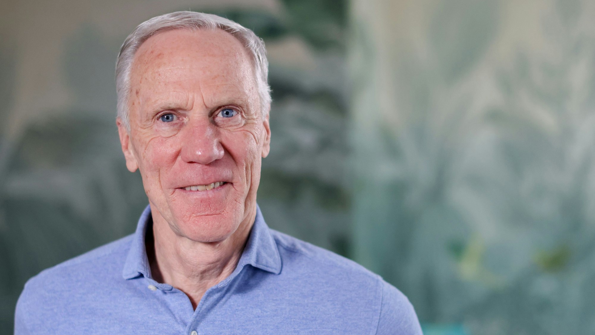 24.01.2024, Köln: MAGAZIN - Professor Dr. Ingo Froböse zeigt fünf einfache Übungen ohne Equipment für den ganzen Körper. Foto: Thilo Schmülgen