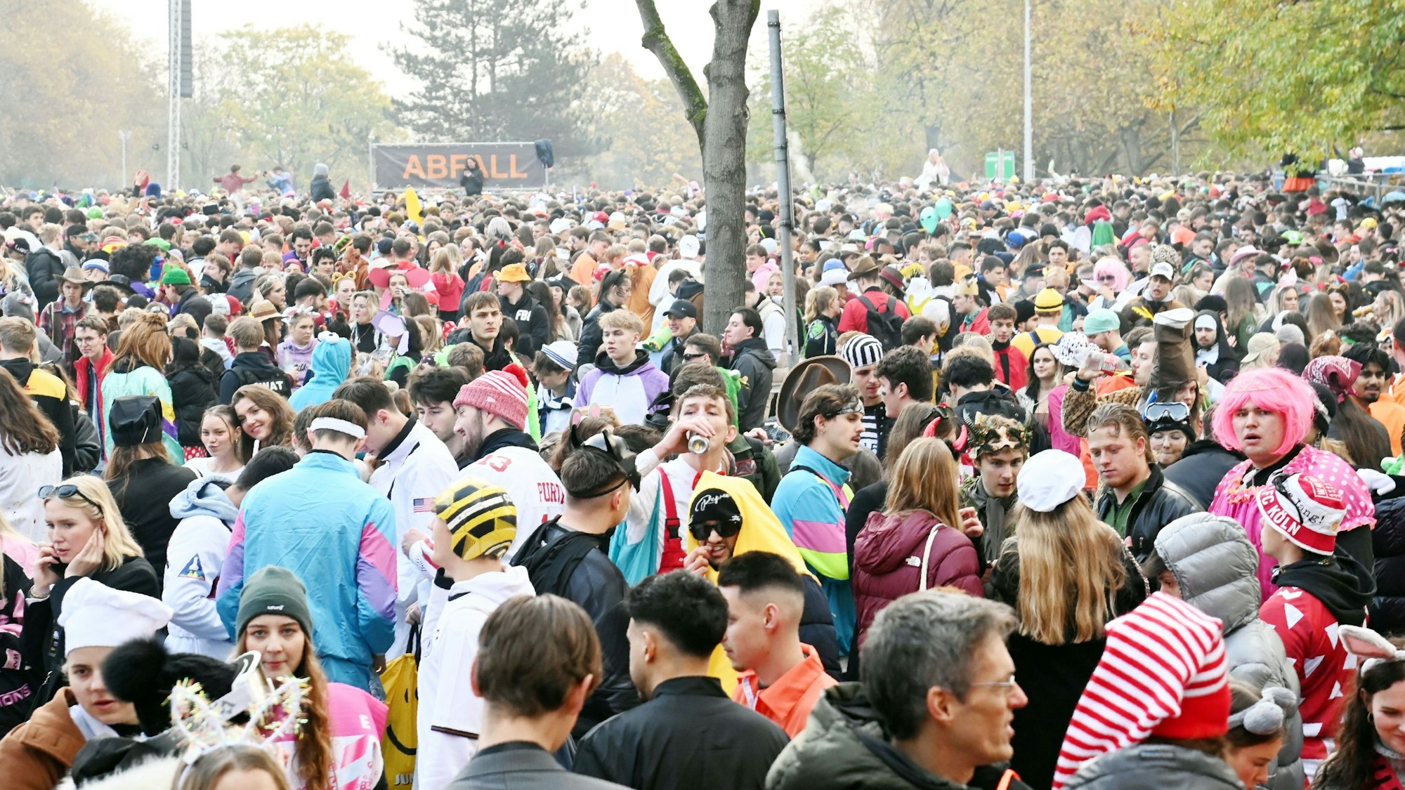 11.11.2024 Köln. Elfter Elfter auf den Uni Wiesen. Foto: Alexander Schwaiger