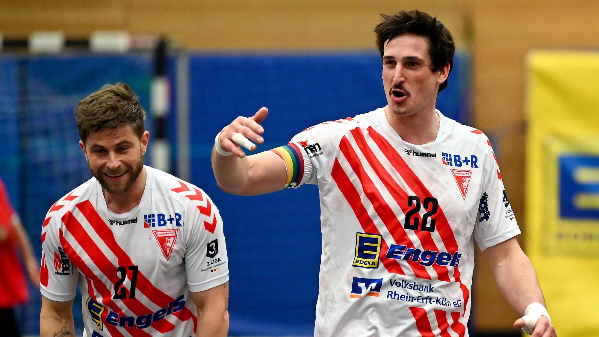 17.02.2024, Handball-Longericher SC - Saarlouis
links: Max Zimmermann (Longerich)
rechts: Christopher Wolf (Longerich)
Foto: Uli Herhaus