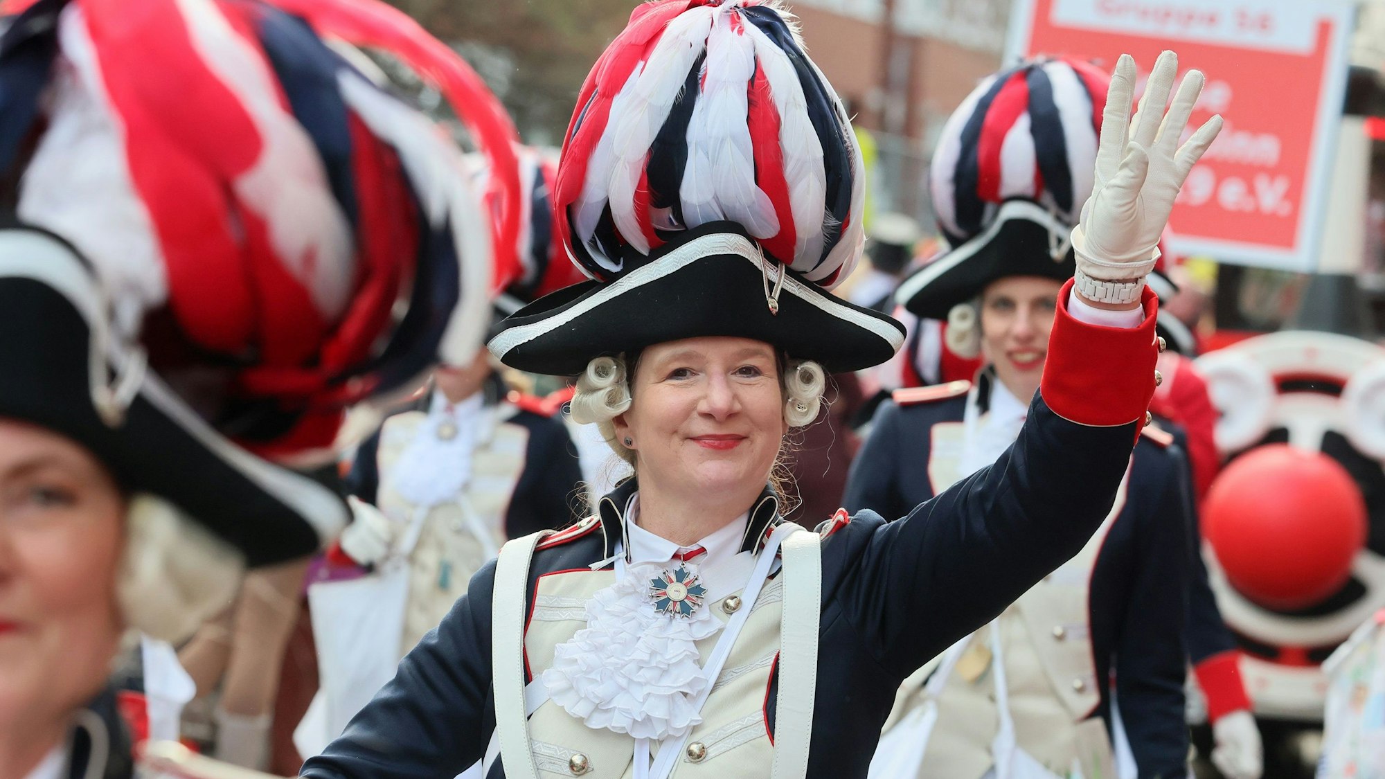 Der Kölner Rosenmontagszug am Rosenmontag ist der Höhepunkt des rheinischen Karnevals.