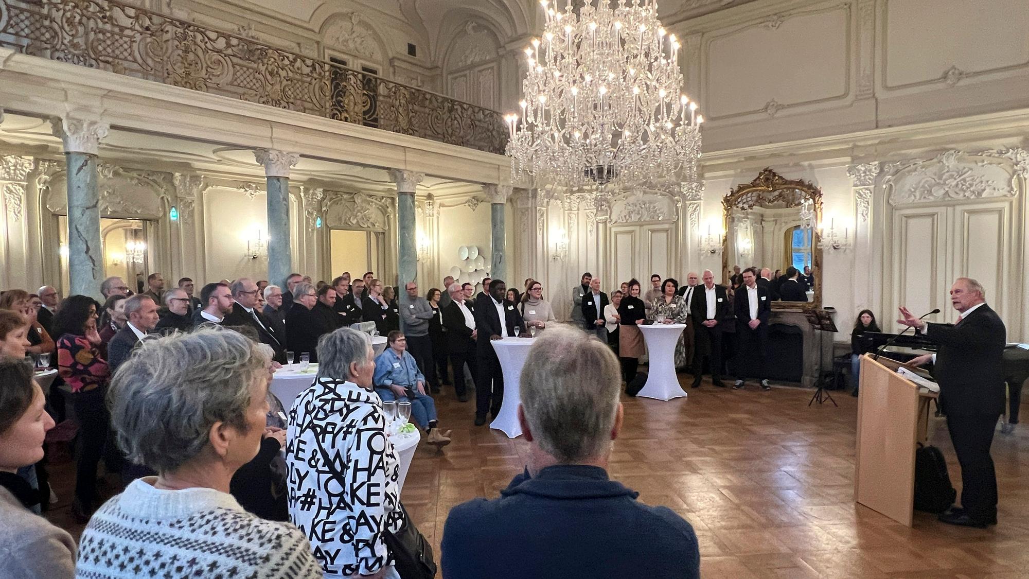 Im Spiegelsaal im Schloss Morsbroich trafen sich die niedergelassenen Ärztwe der Stadt. Foto: Ralf Krieger