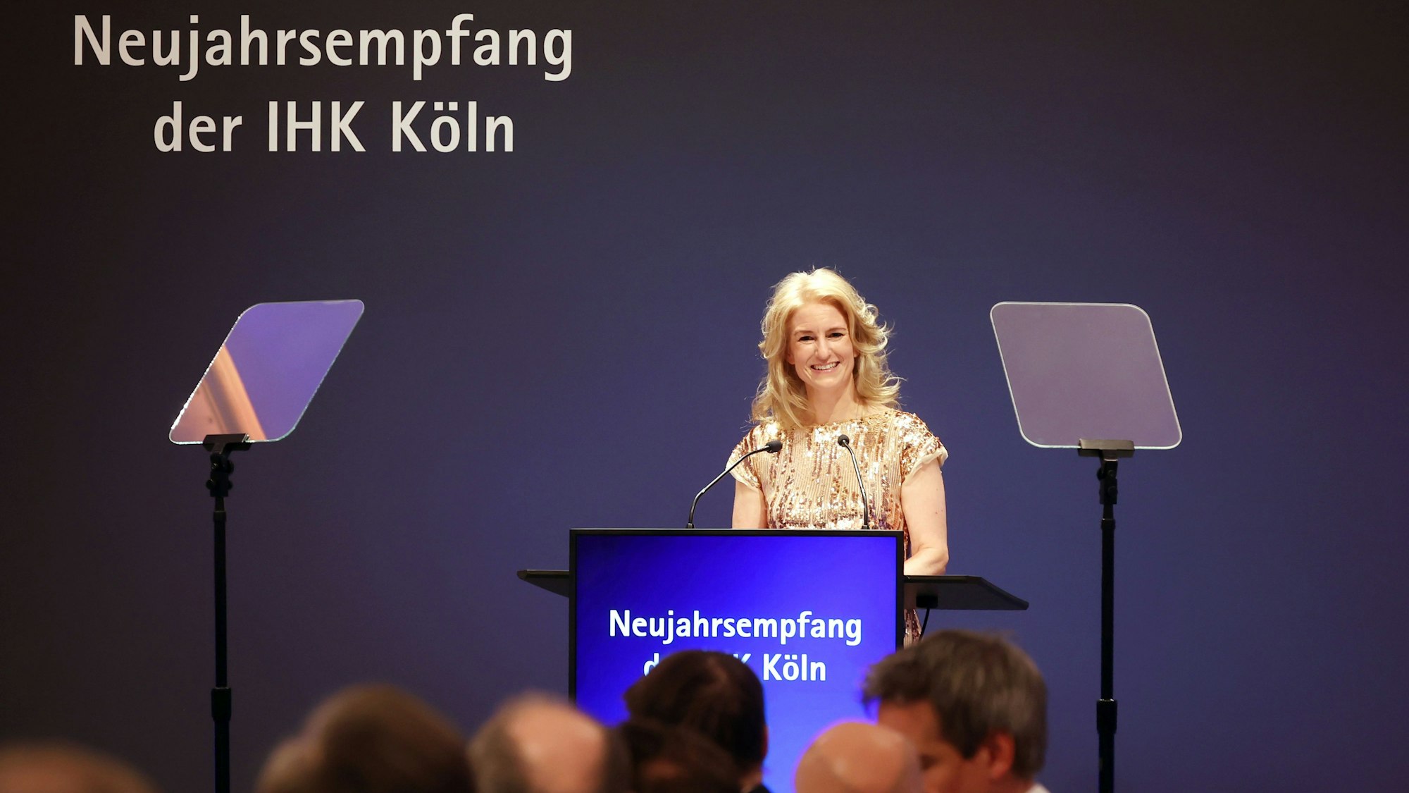Dr. Nicole Grünewald spricht beim Neujahrsempfang der IHK Köln und äußert scharfe Kritik am Kurs der Bundesregierung.