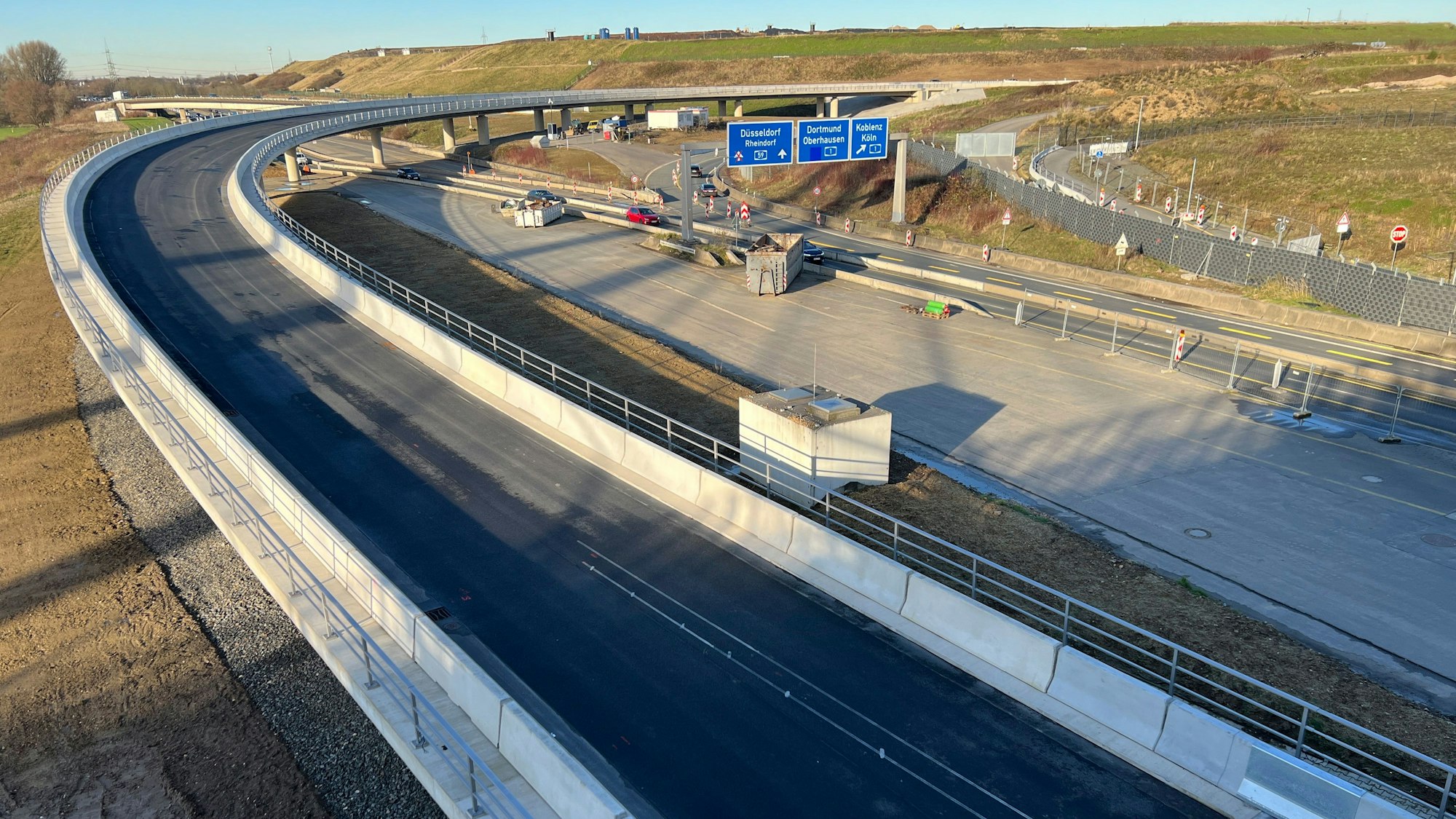 Leverkusen-West, Brückenbauwerk zufahrt von der A1 zur A59 in Richtung Rheinallee. Foto: Ralf Krieger