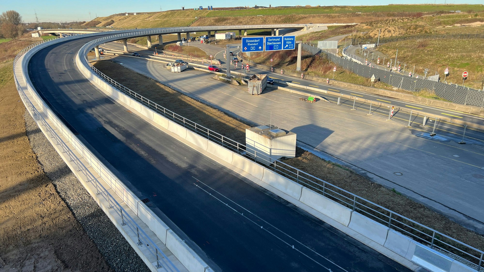 Leverkusen-West, Brücke von der A1 zur A59 in Richtung Rheinallee