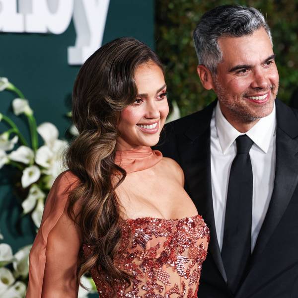 Jessica Alba und ihr Ehemann Cash Warren auf dem roten Teppich.