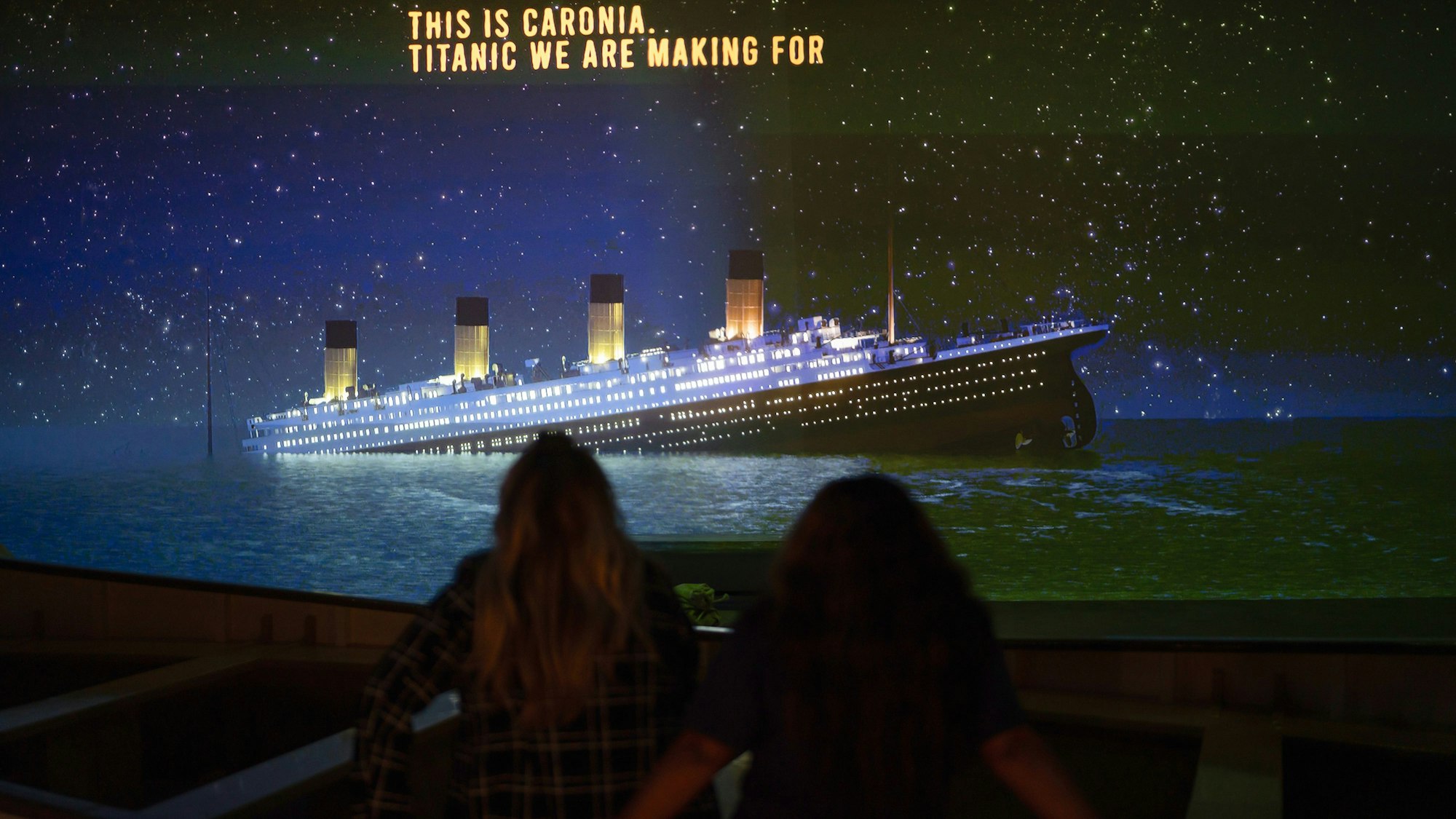 Das sinkende Schiff: Die Ausstellung setzt audiovisuelle Mittel ein