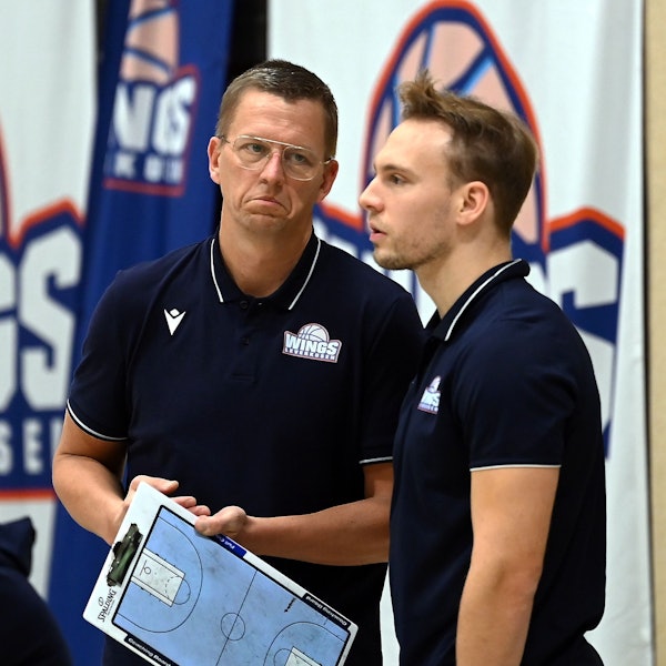 07.12.2024, Basketball-Wings Leverkusen-Freiburg
links: TR: Boris Kaminski (Wings)
rechts: Co. TR: Patrick Reusch (Wings)
Foto: Uli Herhaus