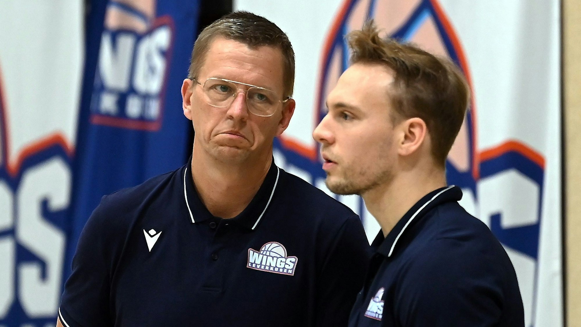 07.12.2024, Basketball-Wings Leverkusen-Freiburg
links: TR: Boris Kaminski (Wings)
rechts: Co. TR: Patrick Reusch (Wings)
Foto: Uli Herhaus