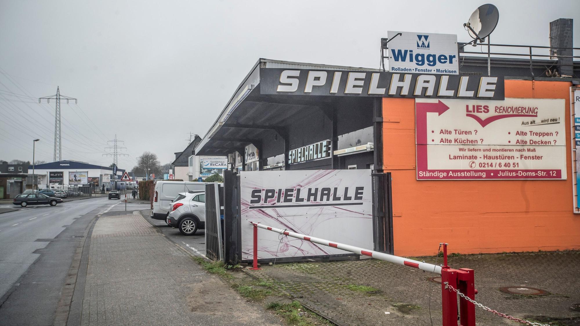 Eine Spielhalle an der Julius-Dohms-Straße 12, hier die Ansicht von der Karl-Ulitzka-Straße, wird in ein Wettbüro umgebaut.