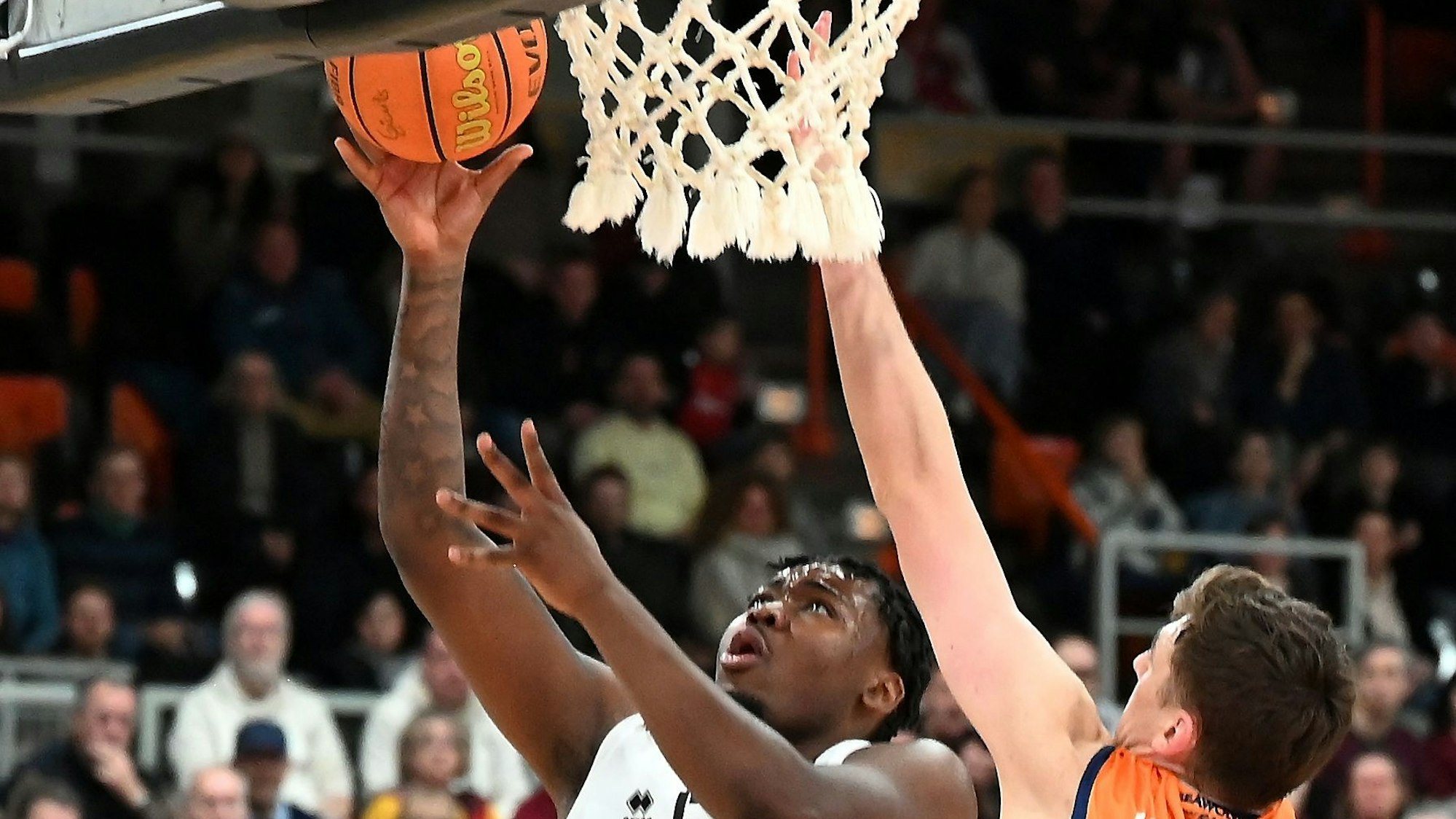 01.12.2024, Basketball-Bayer Giants - Rostock
links: Joel Moketo Lungelu (Bayer)
Foto: Uli Herhaus
