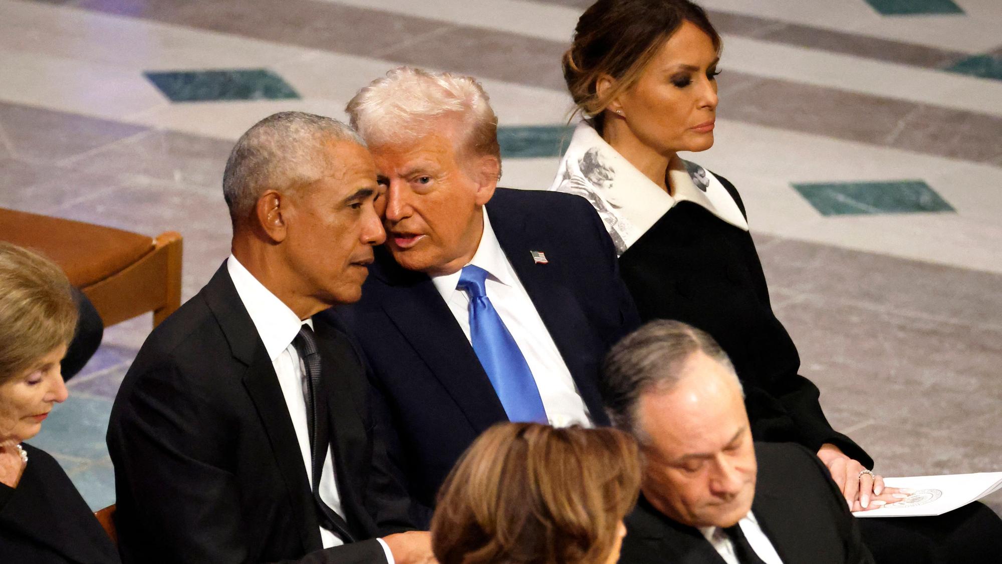 Barack Obama und Donald Trump hatten während der Gedenkfeier für Jimmy Carter Gesprächsbedarf.