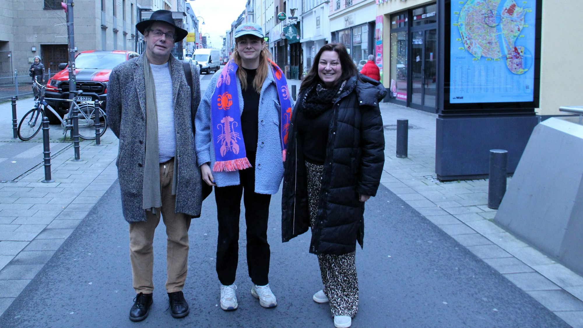 Rüdiger Bertram, Julia Regett und Christina Bacher (v. l.) gehören zu den aktuellen Kinder- und Jugendbuch-Stipendiaten der Stadt Köln sowie der Imhoff-Stiftung.
