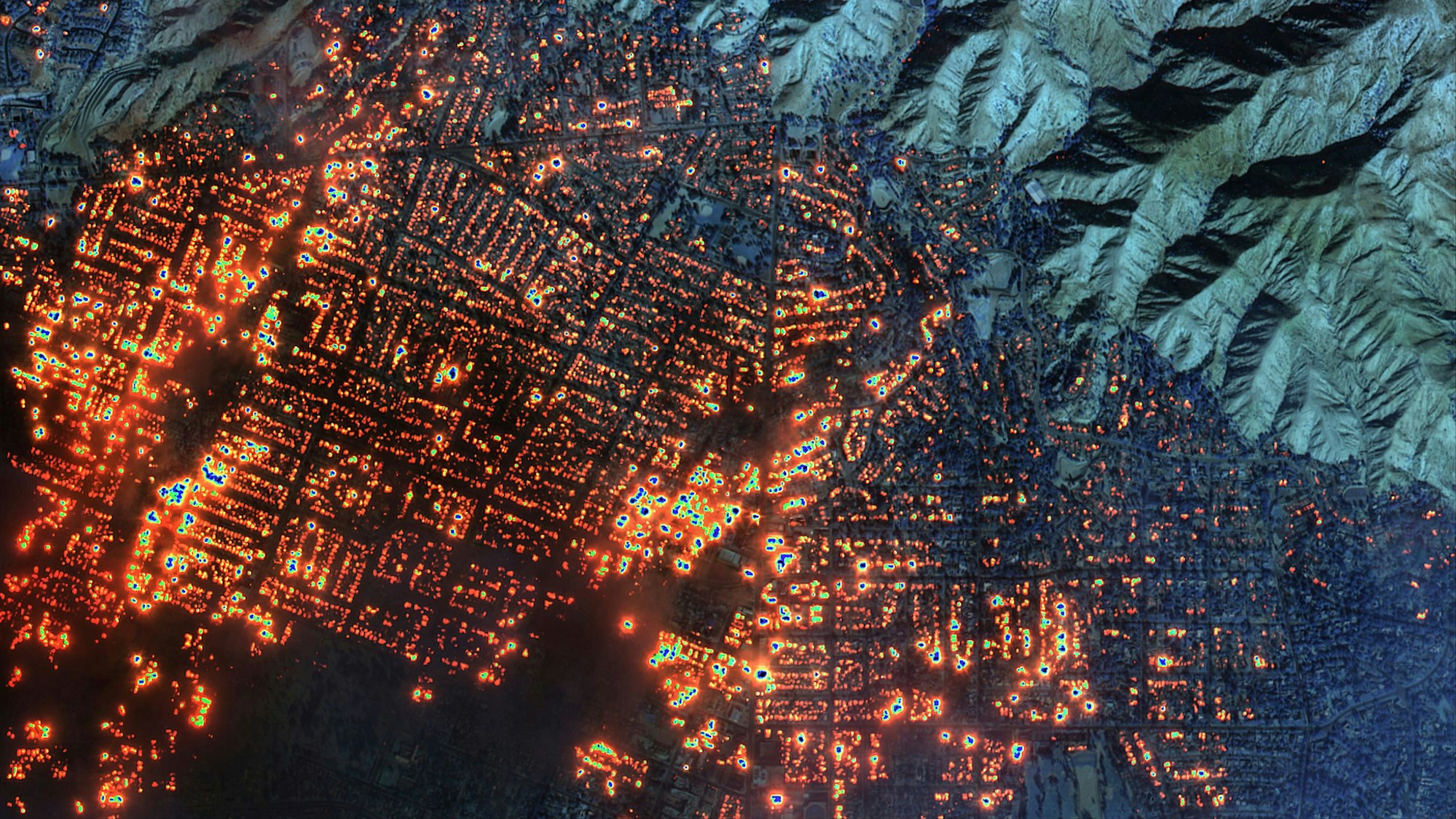 Dieses von Maxar Technologies Satellitenbild zeigt die Ausmaße des Eaton-Feuers in Altadena am Mittwoch.