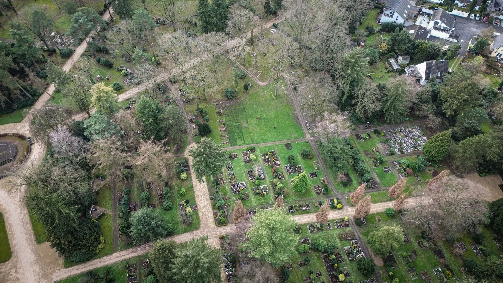 Friedhof Birkenberg in Opladen von oben