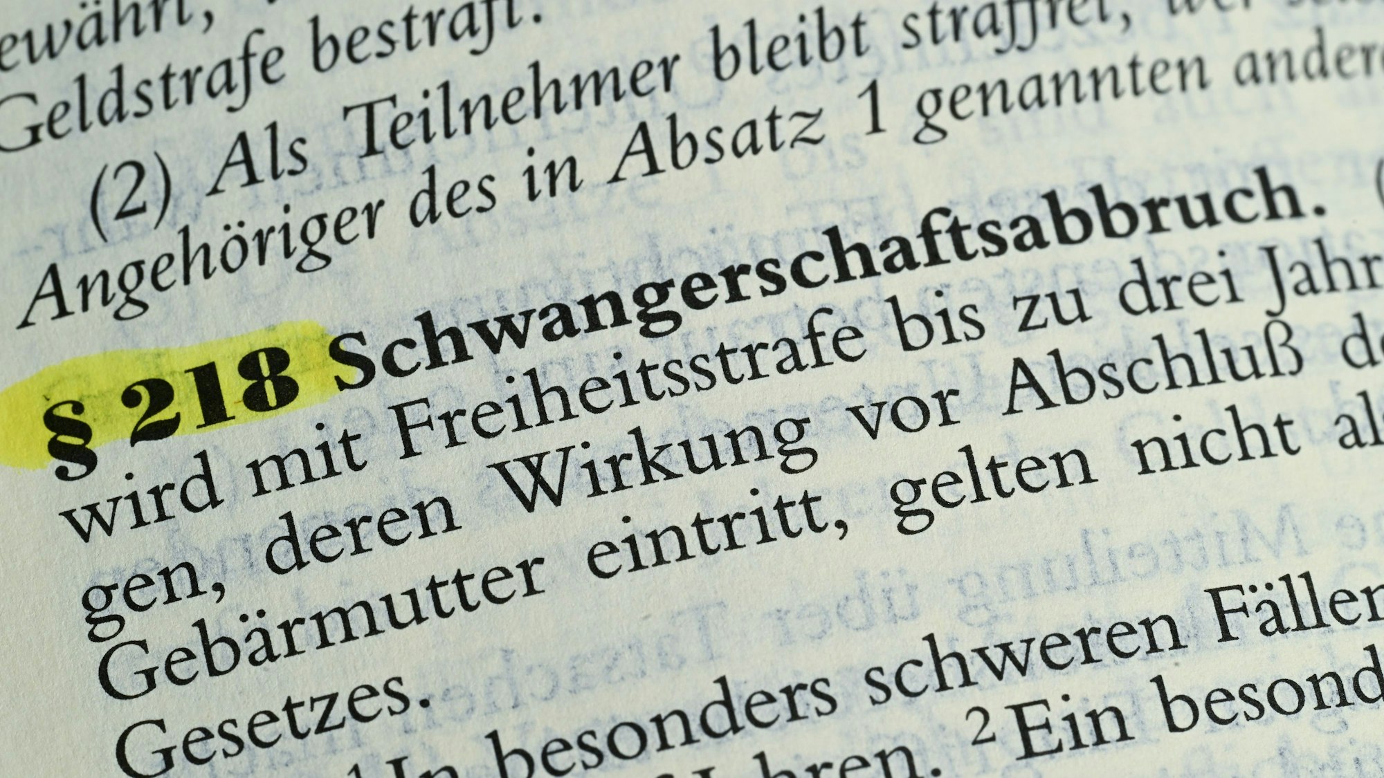 Der Paragraf 218 im Strafgesetzbuch regelt bislang die Strafbarkeit von Schwangerschaftsabbrüchen.