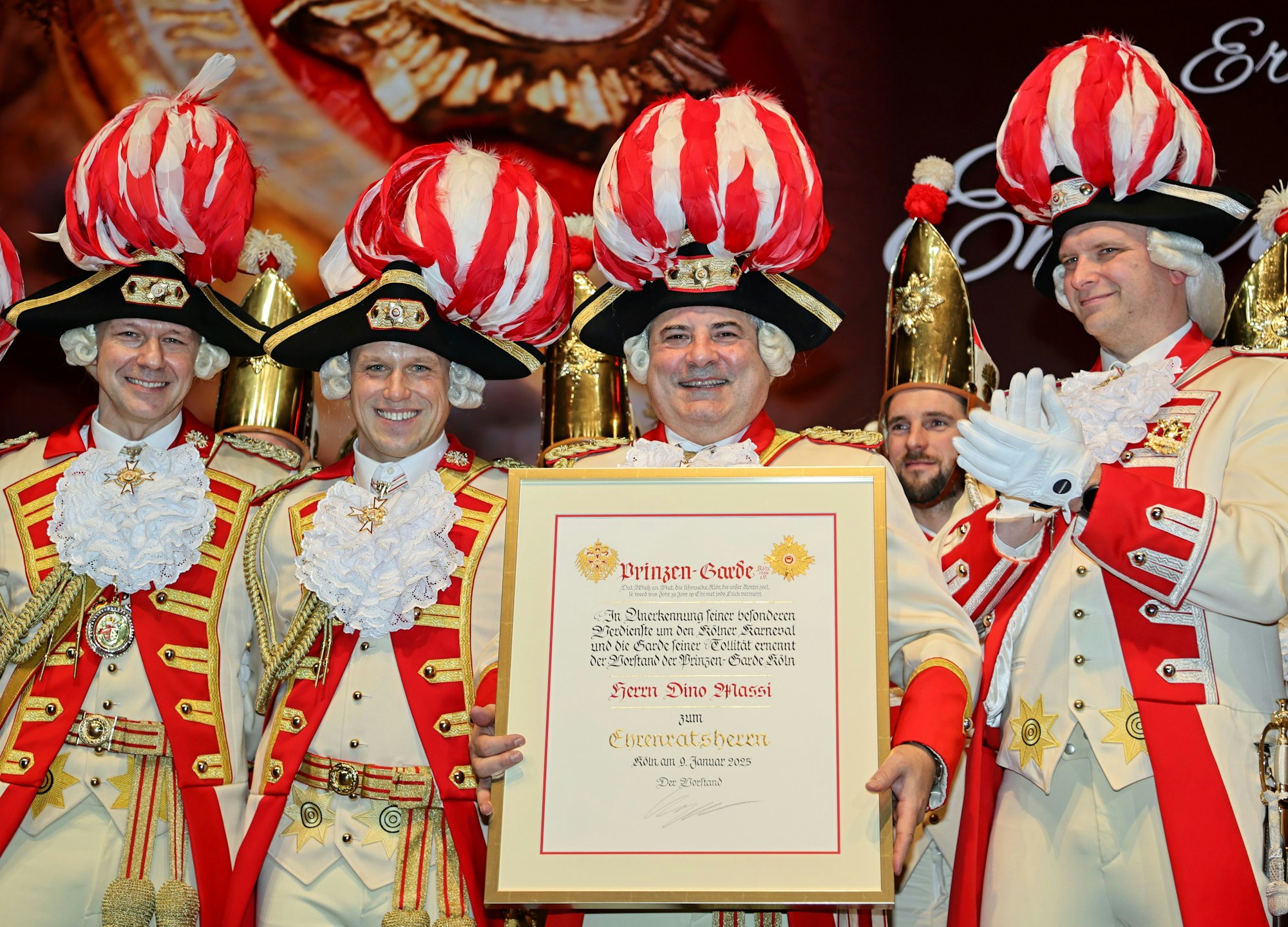 (v.l.) Marcus Gottschalk, Kommandant Marcel Kappestein und Präsident Dino Massi.