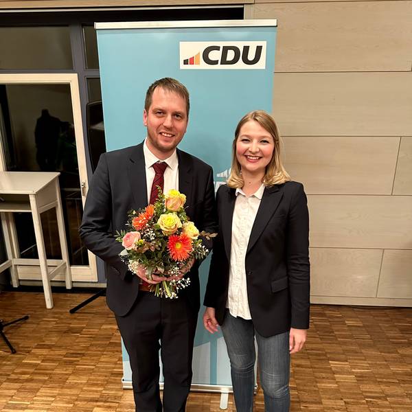 Auf dem Foto sind Mario Bredow und Lena Behnke zu sehen