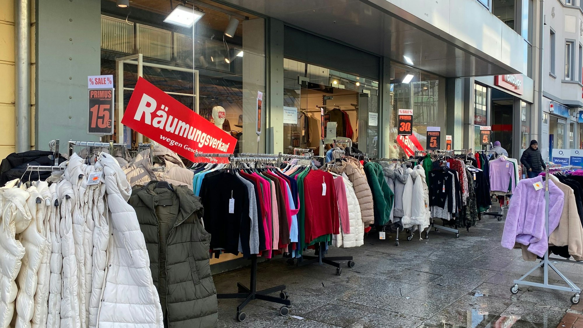 Derzeit läuft der Räumungsverkauf von „Primus Fashion Discount“.