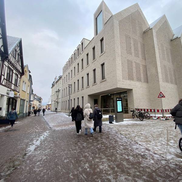 Zu sehen ist das Brühler Rathaus.
