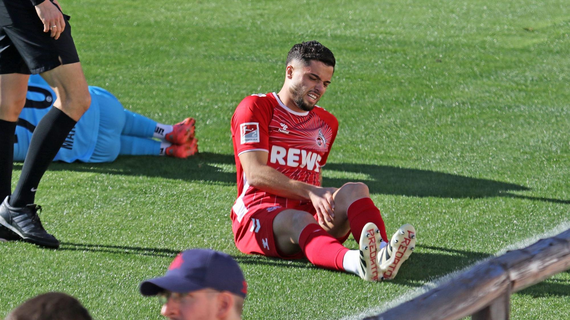 Jusuf Gazibegovic prallte gleich zu Beginn mit seinem Gegenspieler zusammen und erlitt eine schmerzhafte Prellung.