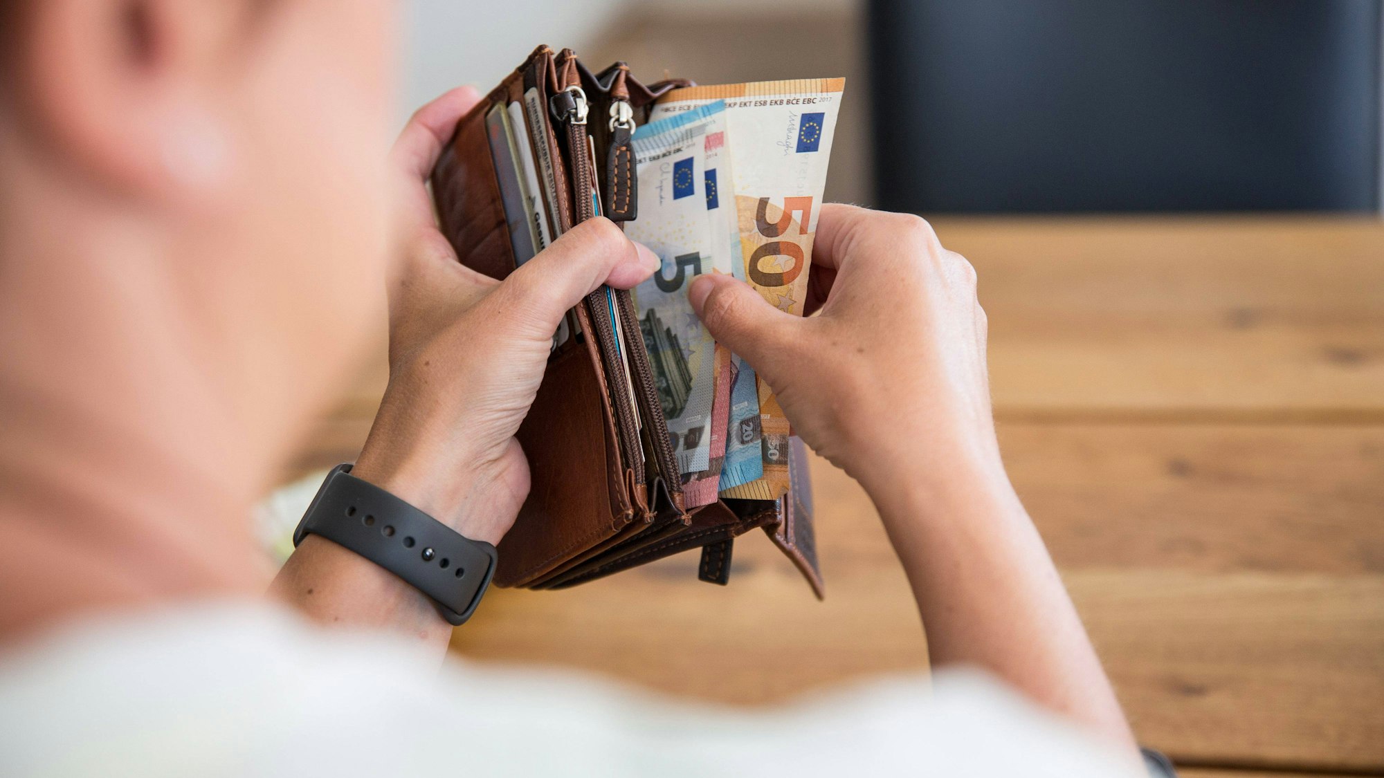 Wer die eigene Hilfsbedürftigkeit nicht mit bekämpft, soll nach Willen von Minister Laumann kein Geld mehr bekommen.