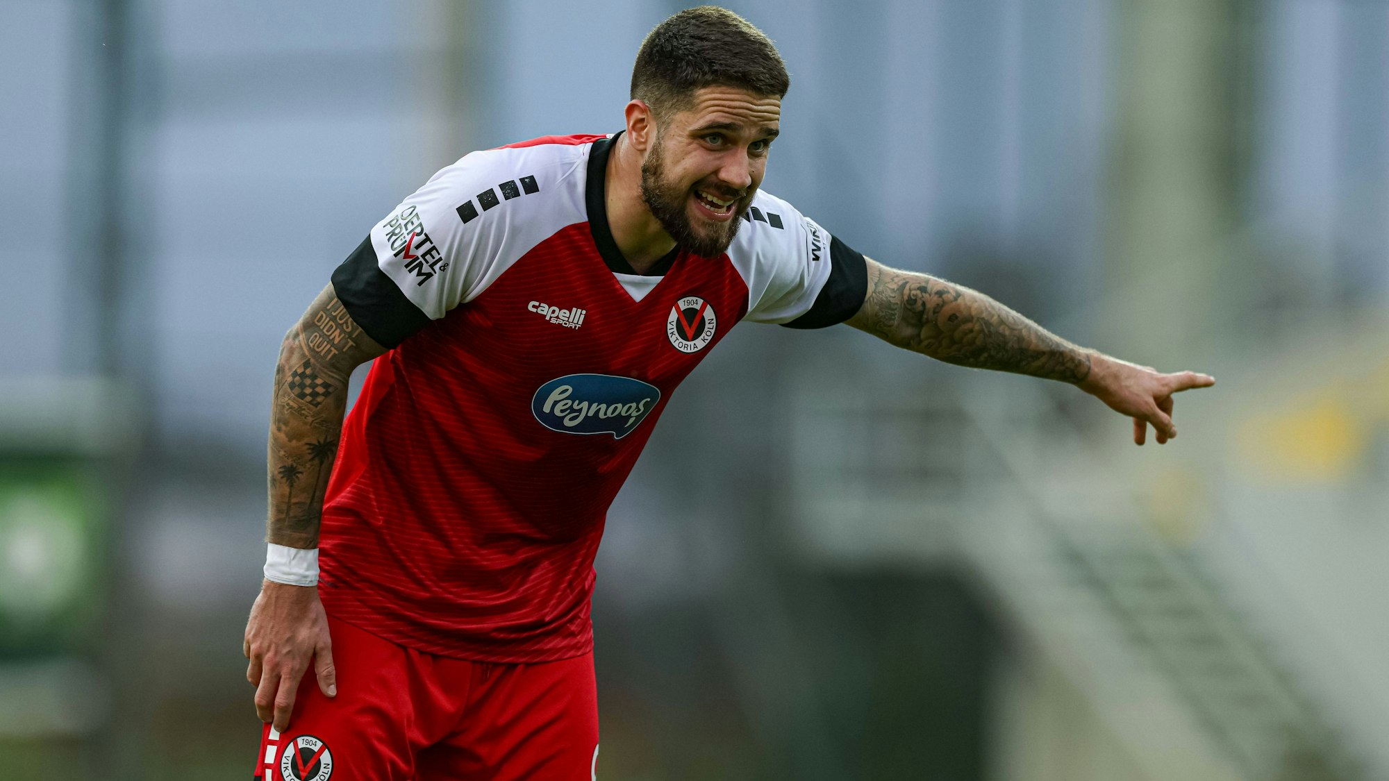 Lara, Türkei, 07.01.25: Lex-Tyger Lobinger Viktoria Köln gestikuliert, Gestik waehrend des Testspiels Viktoria Köln - SC Verl im Trainingslager im Titanic Sports Complex am 07. January 2025 in Lara, Türkei. Lara Titanic Sports Complex Turkey *** Lara, Turkey, 07 01 25 Lex Tyger Lobinger Viktoria Köln gestures, gestures during the test match Viktoria Köln SC Verl in the training camp at the Titanic Sports Complex on 07 January 2025 in Lara, Turkey Lara Titanic Sports Complex Turkey Copyright: xStefanxBrauer/Brauer-Fotoagenturx