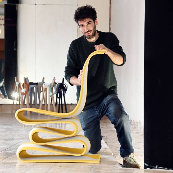 Der Berliner Designer gastiert beim Designers Tower im Rahmen der Passagen mit seinem Bounce Chair im Stoff-Pavillon Moeller.