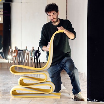 Der Berliner Designer gastiert beim Designers Tower im Rahmen der Passagen mit seinem Bounce Chair im Stoff-Pavillon Moeller.