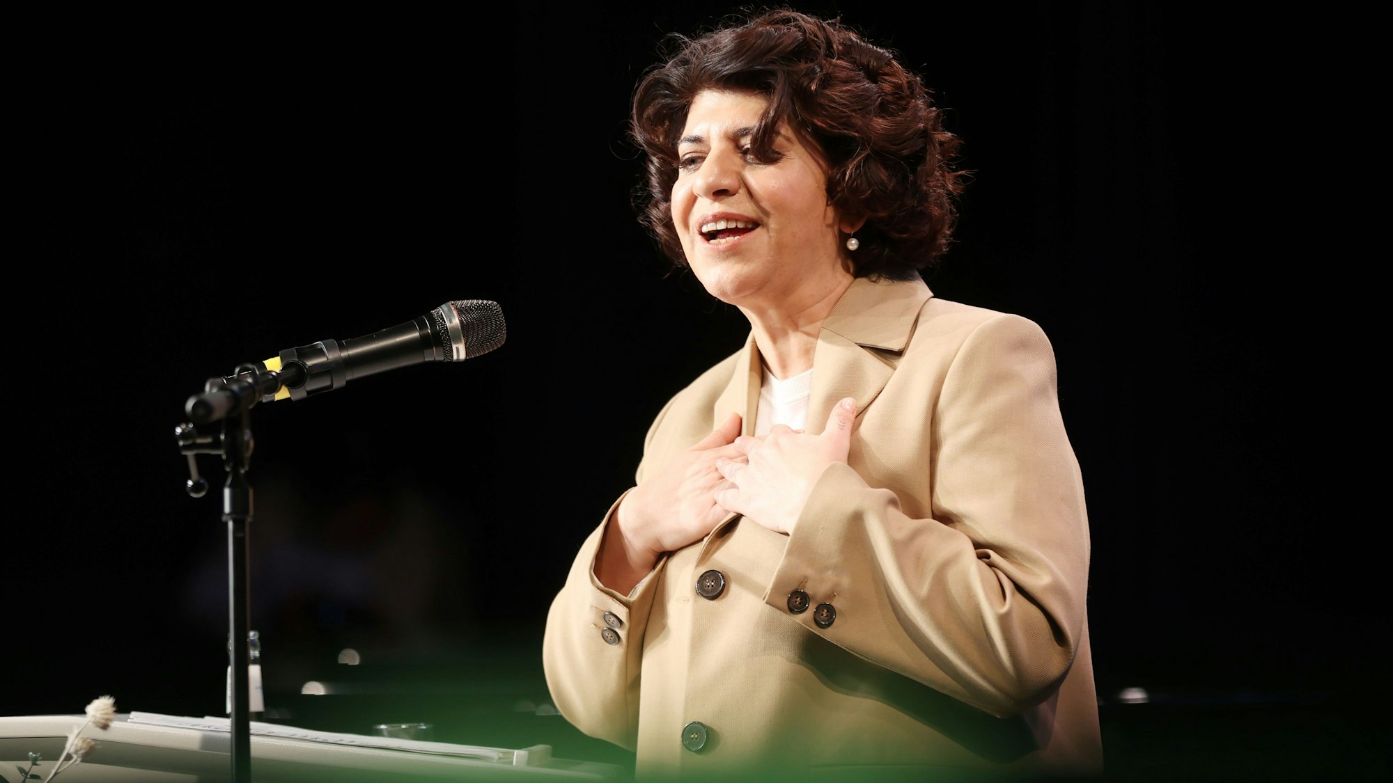 11.01.2023
Köln:
Die Partei B90/Die Grünen wählen ihre Kandidatin Berivan Aymaz für die Oberbürgermeisterwahl 2025. Die Kommunalwahlen 2025 in NRW finden am 14. September statt.Foto: Martina Goyert